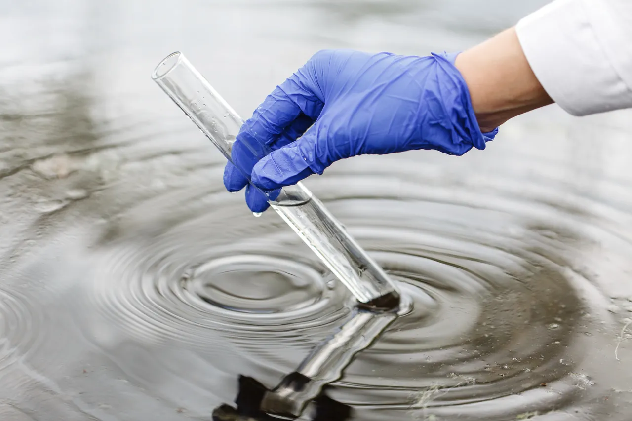 Monitoreo ciudadano halla plomo, E. coli y agua sin cloro en 93% de muestras de la ZMG